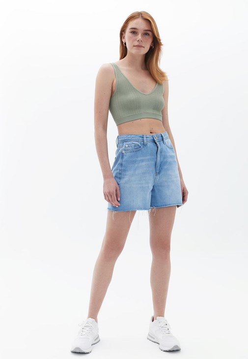 Crop Top ve Denim Şort Kombini