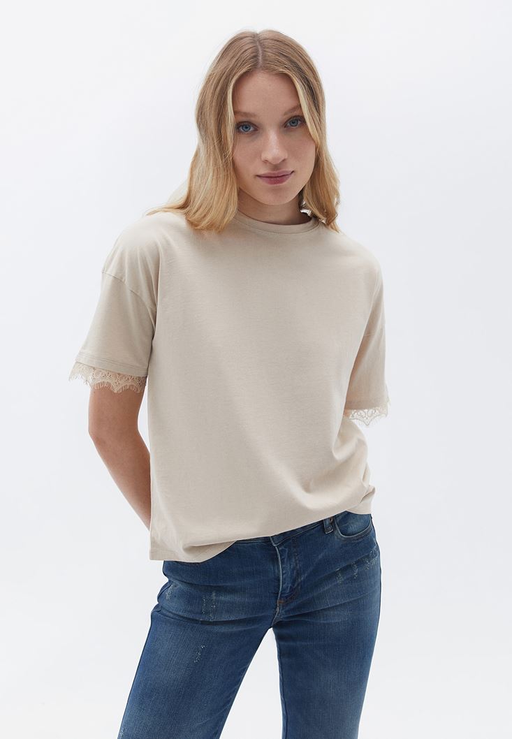 Women Beige Crew Neck Loose Fit Tshirt