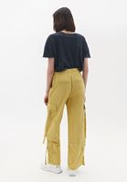 Women Green Mid Rise Straight Fit Cargo Pants