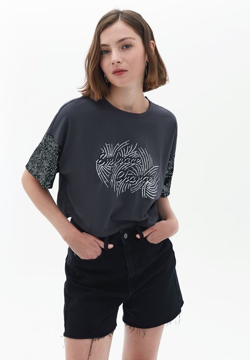 Oversize Crop Tişört ve Şort Kombini