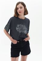 Oversize Crop Tişört ve Şort Kombini