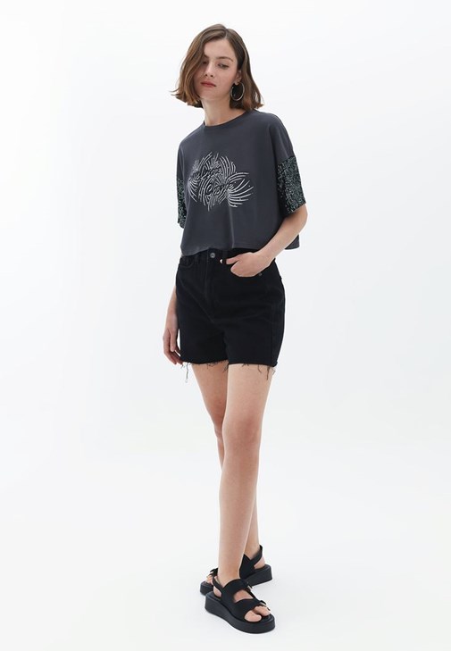 Oversize Crop Tişört ve Şort Kombini