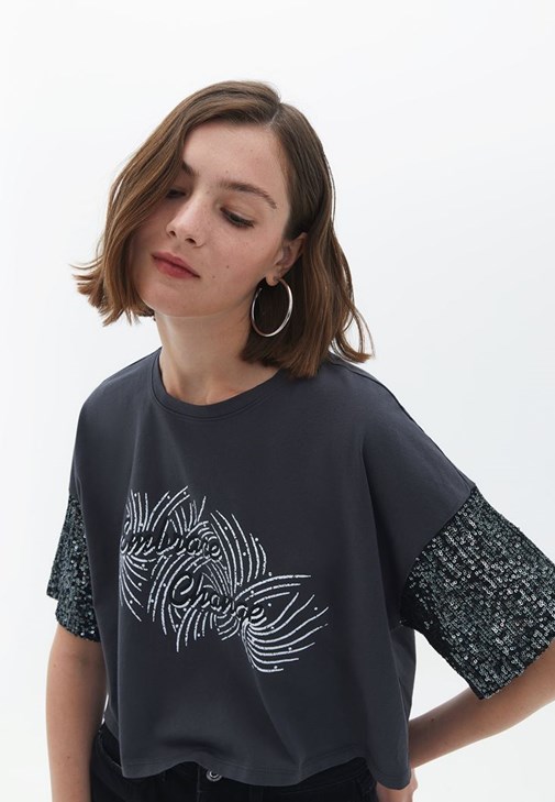 Oversize Crop Tişört ve Şort Kombini