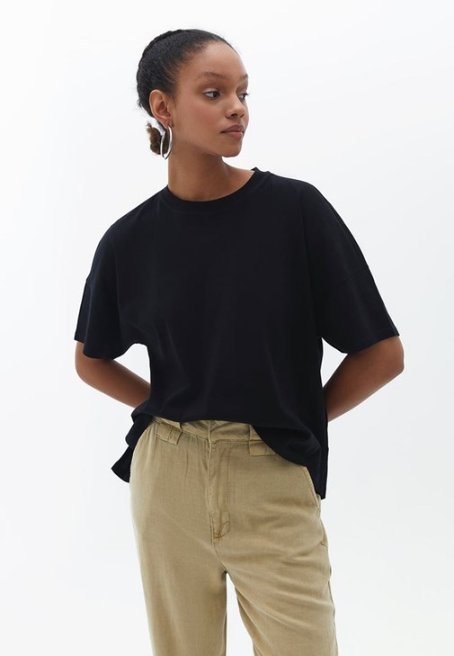 Oversize Tişört ve Baggy-Fit Pantolon Kombini