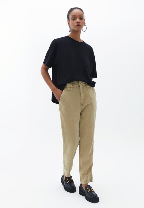 Oversize Tişört ve Baggy-Fit Pantolon Kombini
