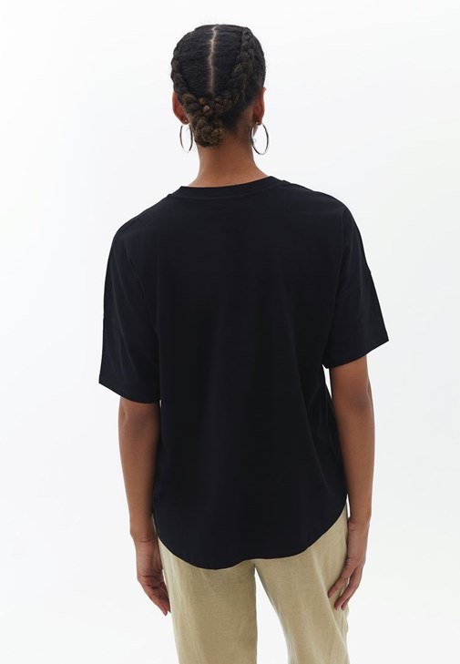 Oversize Tişört ve Baggy-Fit Pantolon Kombini