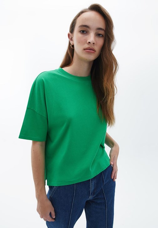 Oversize Tişört ve Flare Pantolon Kombini
