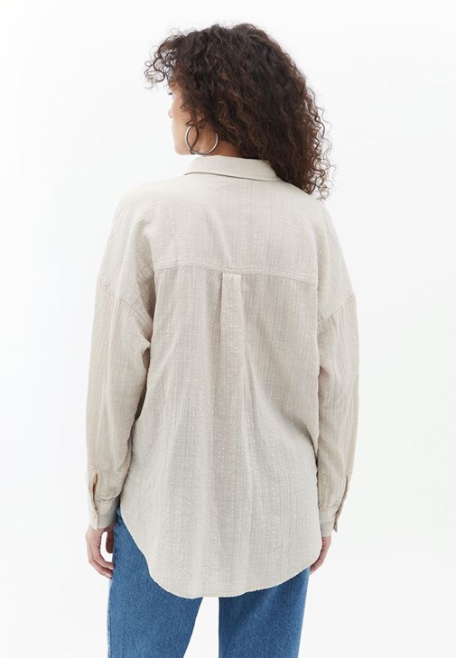   Oversize Gömlek ve Wide-Leg Denim Pantolon Kombini