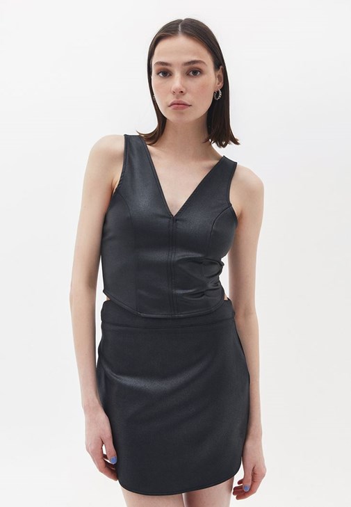 Crop Bluz ve Mini Etek Kombini 