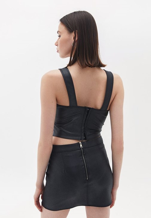 Crop Bluz ve Mini Etek Kombini 
