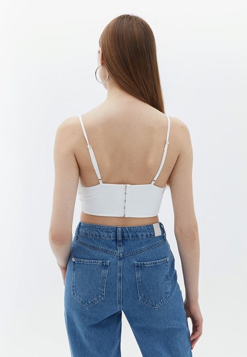 Biyeli Bralet ve Düşük Bel Pantolon Kombini