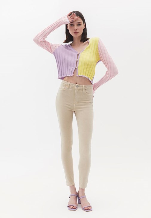 Crop Hırka ve Skinny-Fit Pantolon Kombini