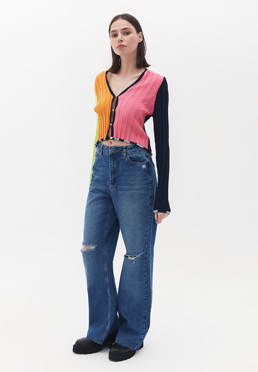 Crop Hırka ve Denim Pantolon Kombini