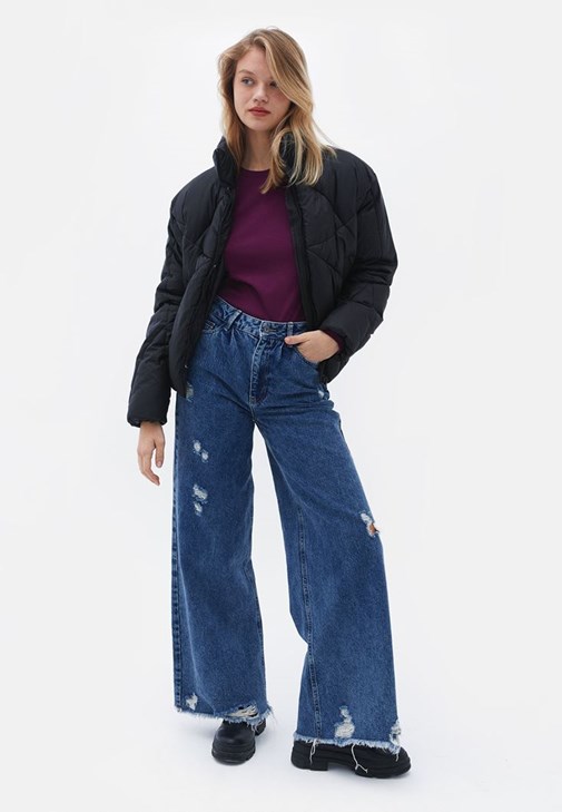 Pamuklu Tişört ve Loose-Fit Mont Kombini