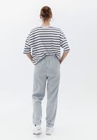 Women Grey Mid Rise Carrot Fit Pants