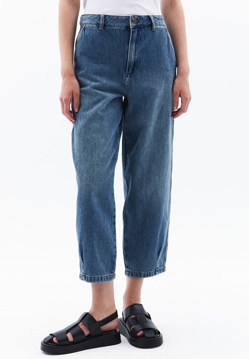 Denim Baggy-Fit Pantolon ve Tişört Kombini