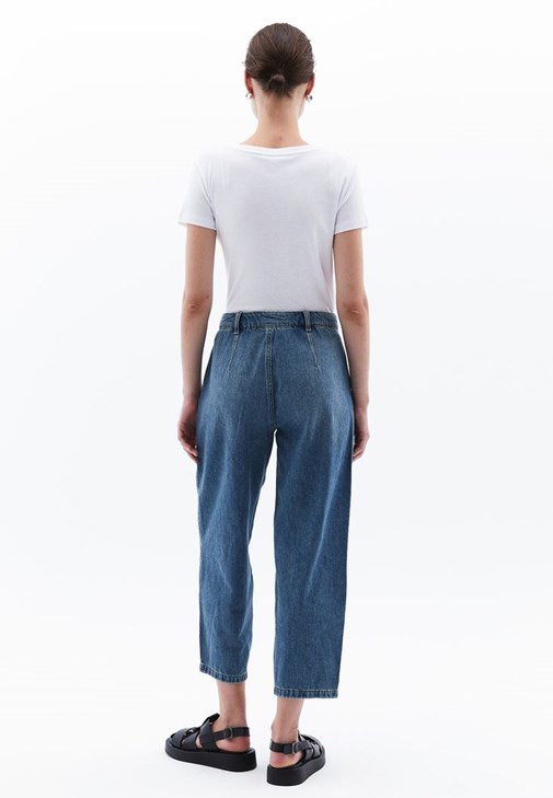 Denim Baggy-Fit Pantolon ve Tişört Kombini