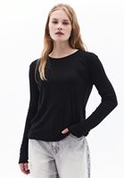 Women Black Crew Neck Tshirt