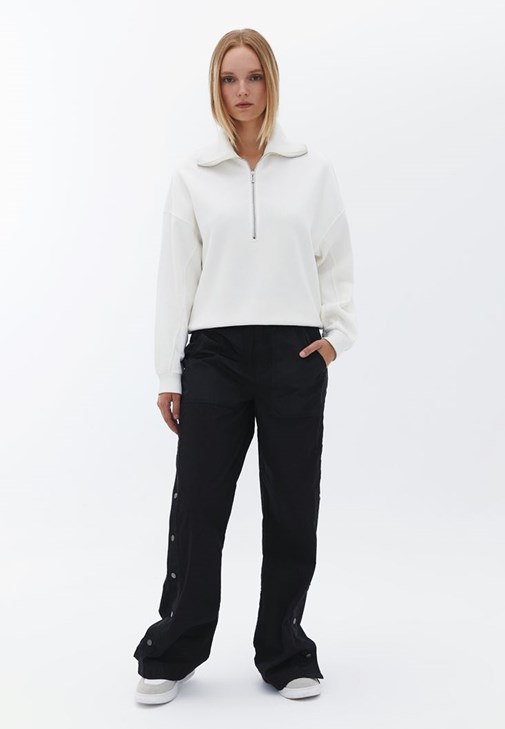 Sweatshirt ve Çıtçıt Detaylı Pantolon Kombini