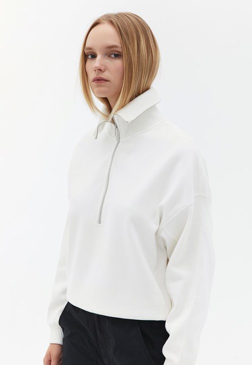 Sweatshirt ve Çıtçıt Detaylı Pantolon Kombini