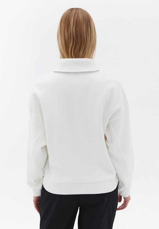 Sweatshirt ve Çıtçıt Detaylı Pantolon Kombini