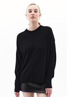 Women Black Cashmere Blended Crew Neck Sweater