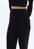 Straight-Fit Pantolon ve Cepli Sweatshirt Kombini