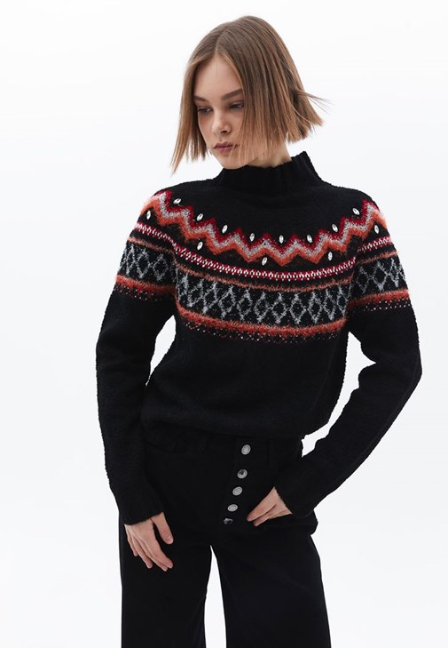 Jakarlı Kazak ve Wide-Leg Pantolon Kombini