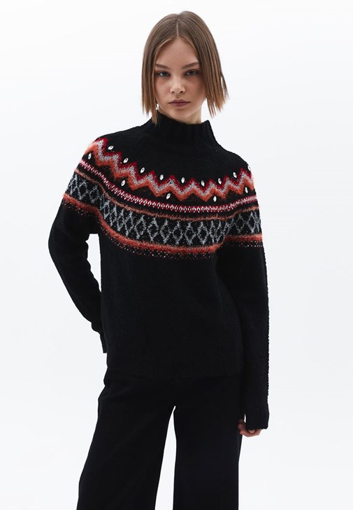 Jakarlı Kazak ve Wide-Leg Pantolon Kombini