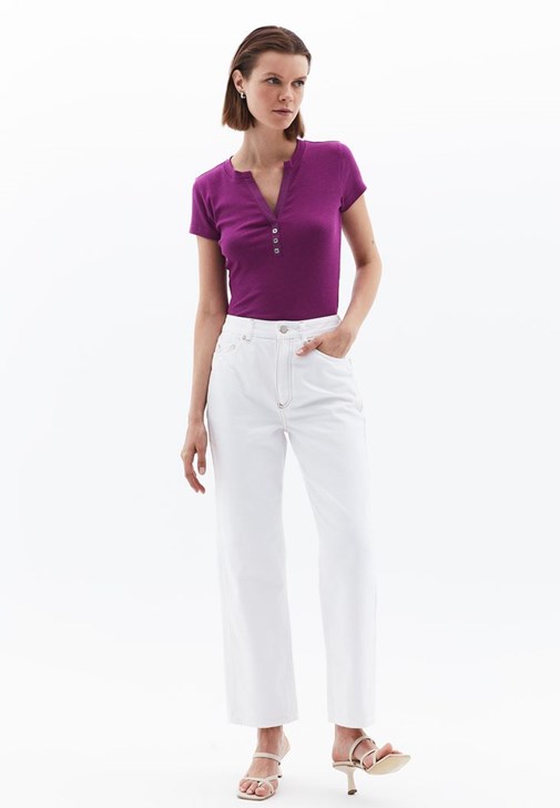 Modal Tişört ve Straight-Fit Pantolon Kombini