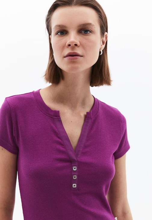Modal Tişört ve Straight-Fit Pantolon Kombini