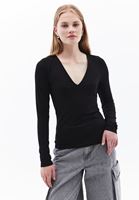 Women Black V-Neck Tshirt with Long Sleeves