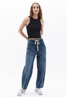 Women Blue Low Rise Barrel Fit Denim Pants