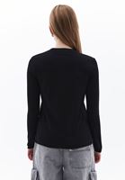 Women Black Crew Neck Tshirt with Long Sleeves