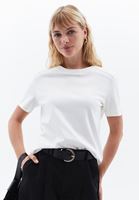 Women Cream Cotton Blened Crew Neck Tshirt