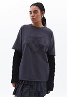 Oversize Tişört ve Mini Etek Kombini