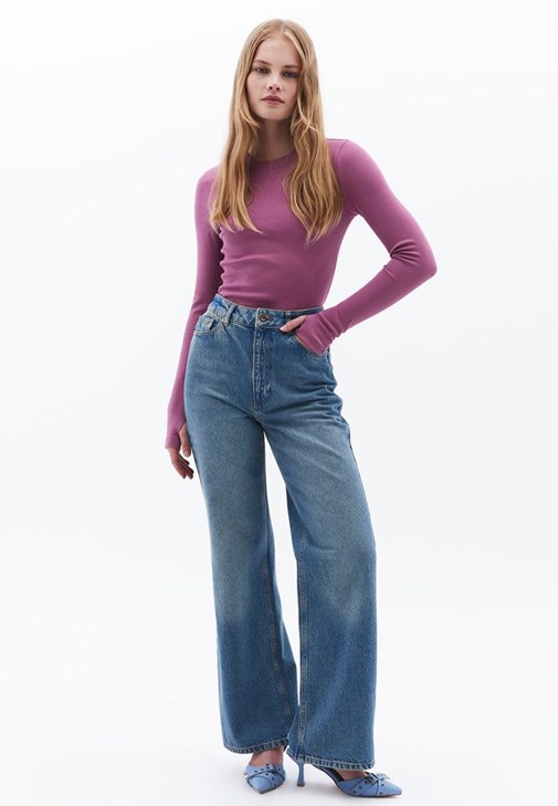 Premium Tişört ve Denim Pantolon Kombini