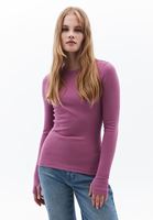 Premium Tişört ve Denim Pantolon Kombini