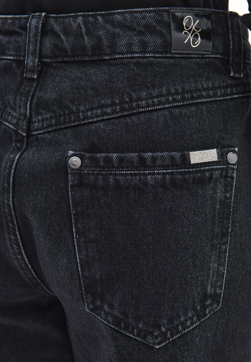 Denim Pantolon ve Polo Yaka Atlet Kombini