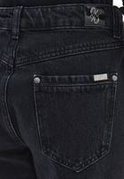 Denim Pantolon ve Polo Yaka Atlet Kombini