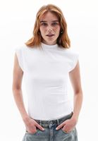 Women White Crew Neck Tshirt