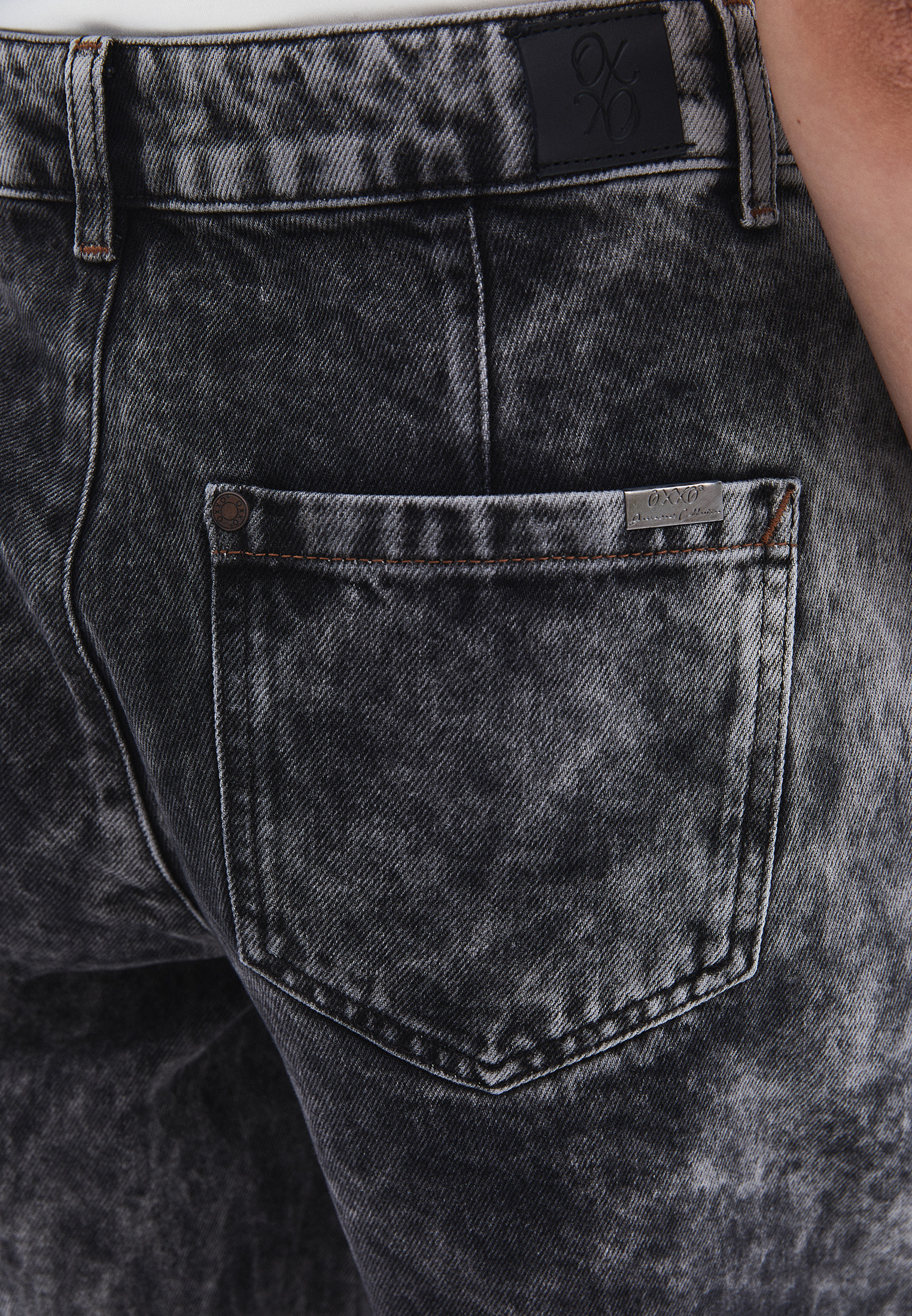 Black Mid Rise Barrel Fit Denim Pants Online Shopping | OXXOSHOP