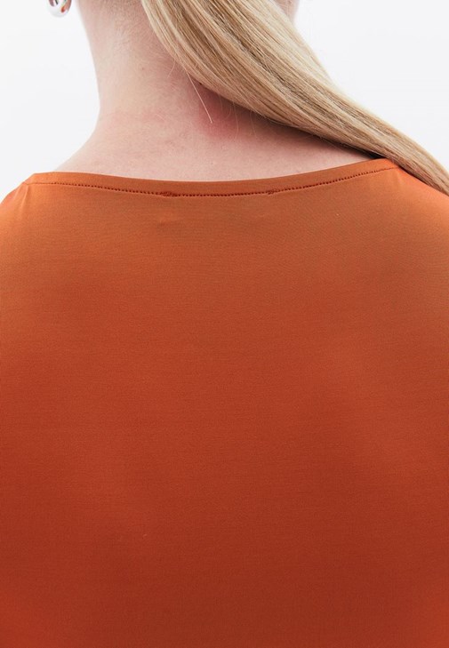 Crop Top ve Tokalı Etek Kombini