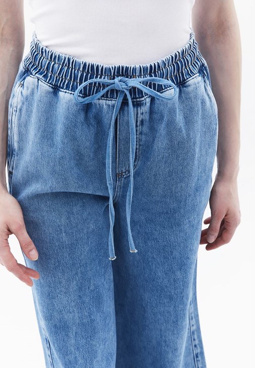 Orta Bel Denim Pantolon ve Atlet Kombini