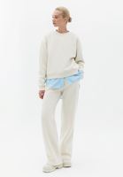 Straight-Fit Pantolon ve Boxy-Fit Sweatshirt Kombini