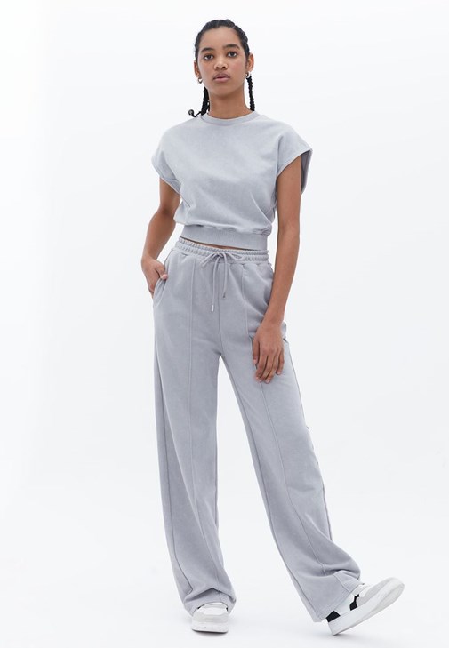 Crop Sweatshirt ve Sweat Pantolon Kombini