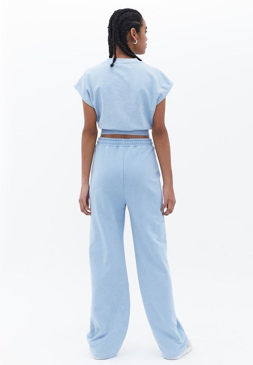 Sweat Pantolon ve Crop Sweatshirt Kombini