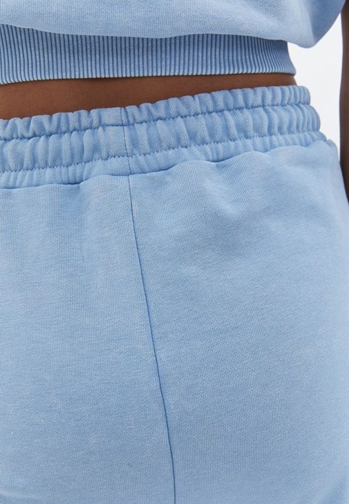 Sweat Pantolon ve Crop Sweatshirt Kombini