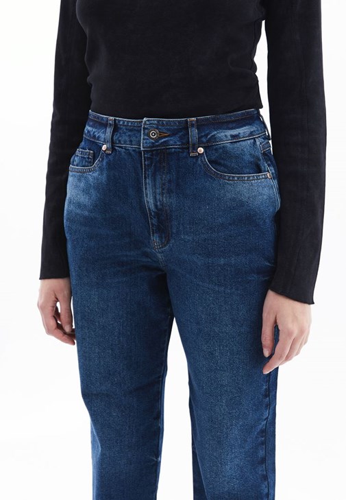Mom-Fit Pantolon ve Dikişsiz Atlet Kombini