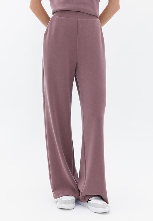 Yumuşak Dokulu Straight Pantolon ve Sweatshirt Kombini